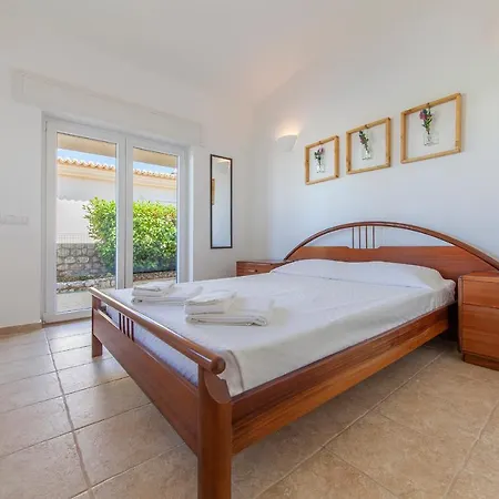 N - Astonishing Bay View * Lagos